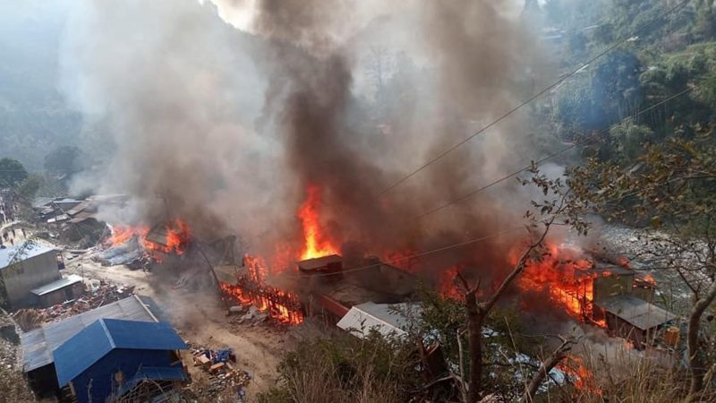 ताप्लेजुङ दोभान बजारमा आगलागीः ३५ घर जलेर नष्ट