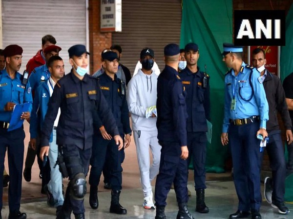 नेपाली राष्ट्रिय क्रिकेट टोलीका निलम्बित कप्तान  सन्दीप लामिछाने विमानस्थलबाट पक्राउ