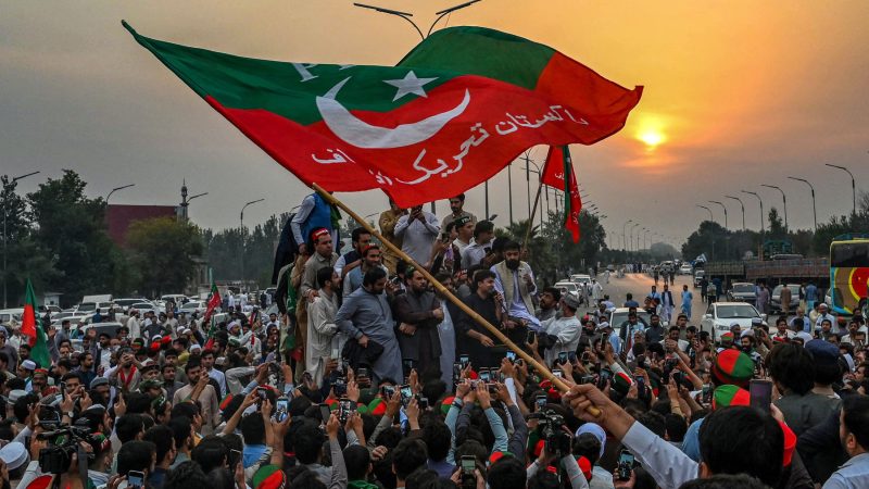 पाकिस्तानका पूर्व प्रधानमन्त्री इमरान खानका समर्थकहरू विरोध प्रदर्शनमा