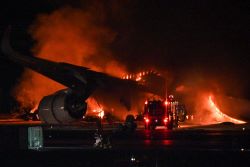 जापानमा विमान ठोक्किँदा पाँच जनाको मृत्यु
