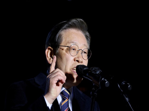 ‘दक्षिण कोरियाली विपक्षी नेतामाथि छुरा प्रहार गरी हत्याको असफल प्रयास’